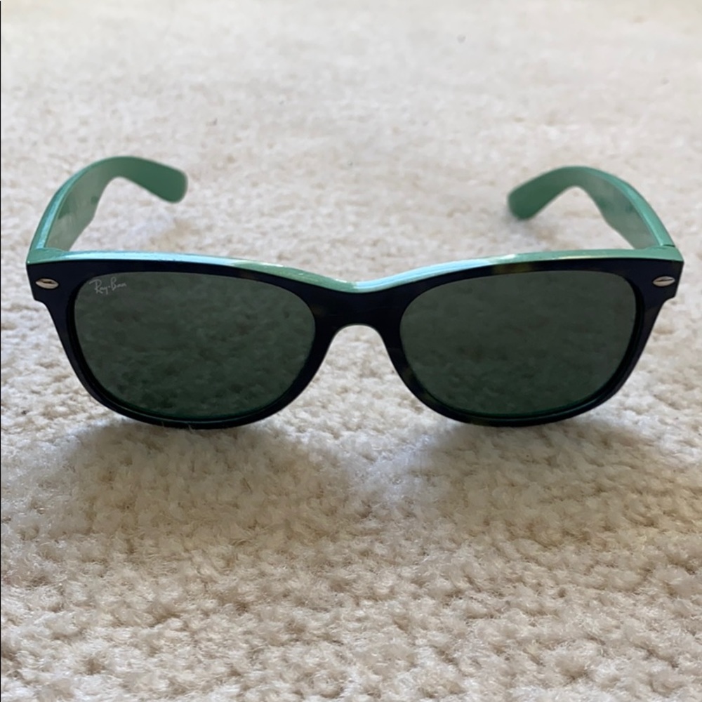 RayBans Wayfarer Sunglasses